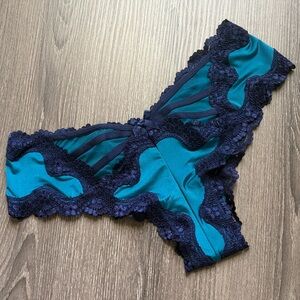 2016 NWT Victoria's Secret Cheeky Panty Size Small